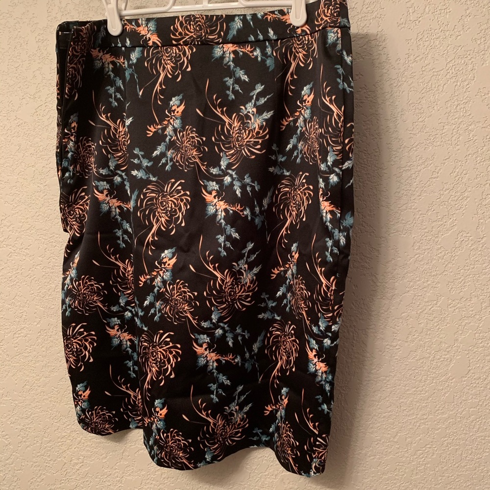 ✨HP✨ Mark. by Avon Floral Skirt NWOT - Picture 4 of 9